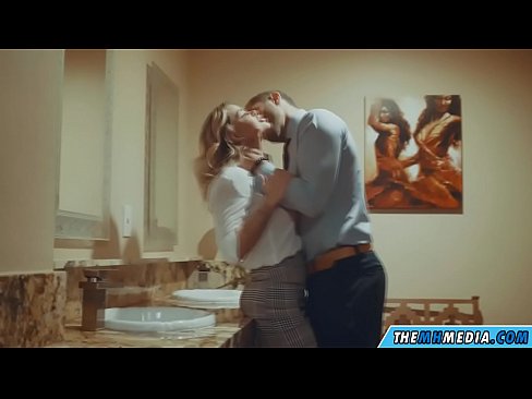 ❤️ Quando uma loira peituda o seduz numa casa de banho pública ❤️❌ Porno em pt.passenger33.ru ❤